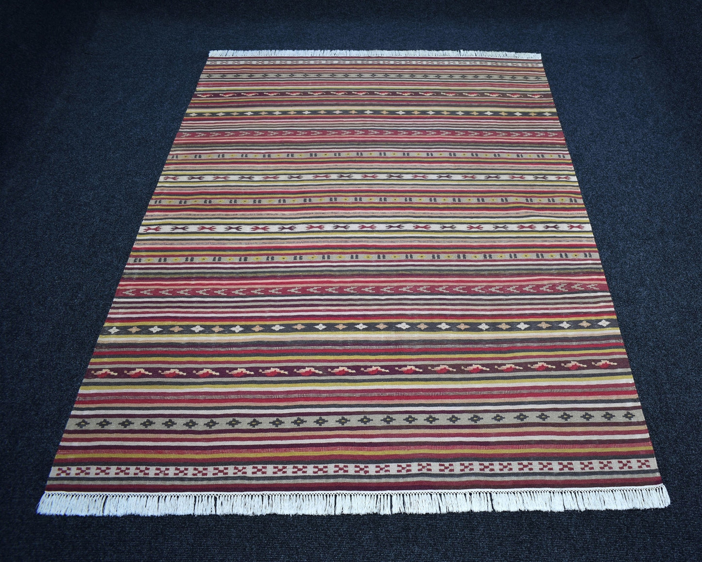 Yeni El Dokuma 4m2 Naif Modern Tasarım Geometrik Yün Kilim 7439