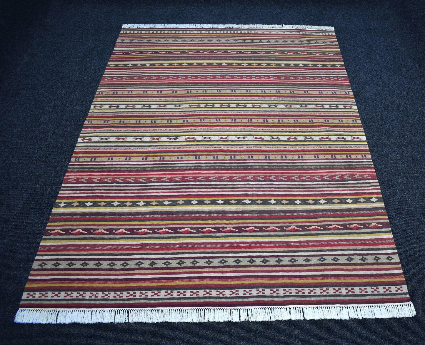 Yeni El Dokuma 4m2 Naif Modern Tasarım Geometrik Yün Kilim 7439