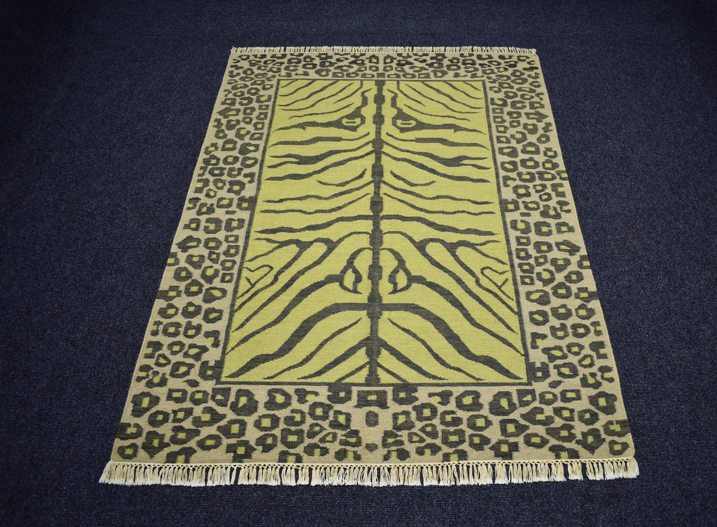 Yeni El Dokuma Modern Naif Leopar Tasarım Yün Kilim 7450