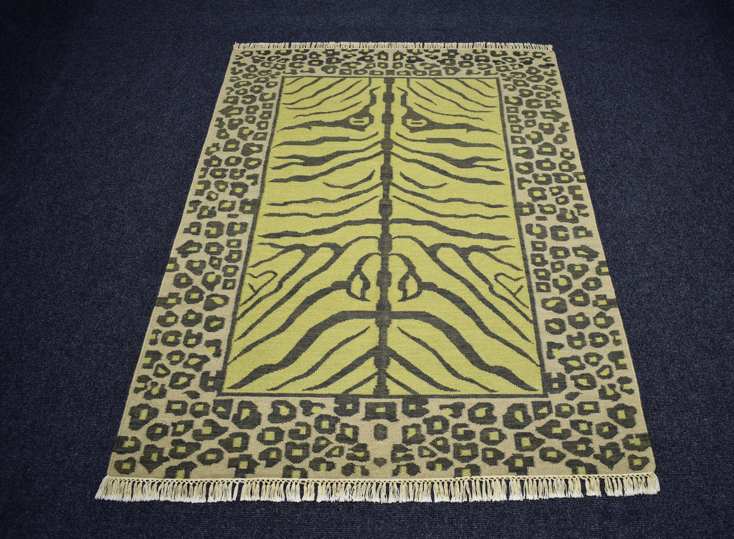 Yeni El Dokuma Modern Naif Leopar Tasarım Yün Kilim 7450